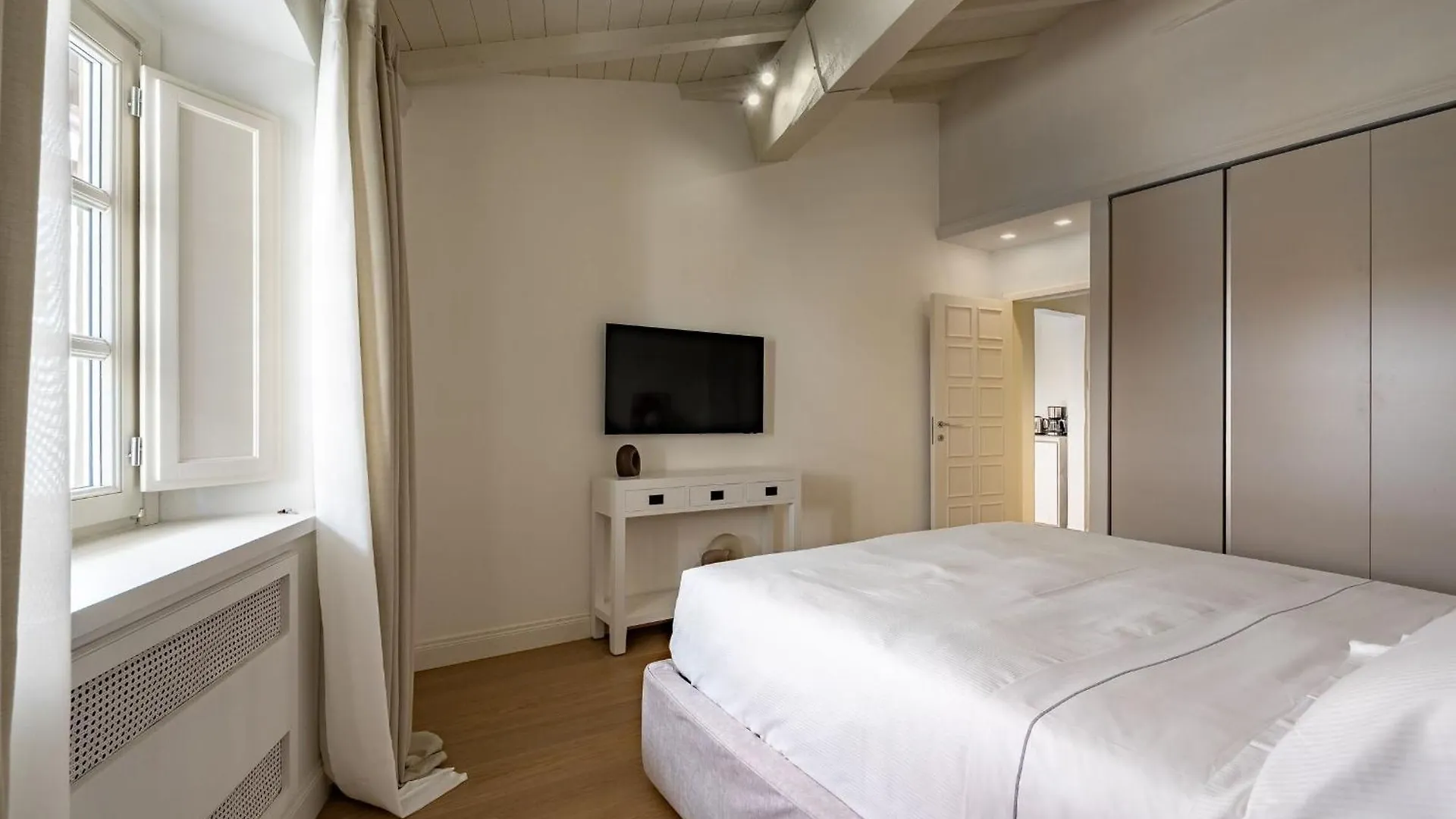 Apartment Deservi Charming Apt Leonardo Florence Italy